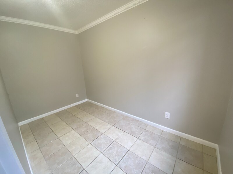 Building Photo - 2946 N Dekalb Dr