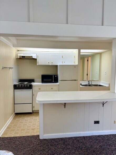 Building Photo - 130 Fairway Ave