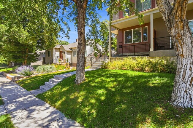 Building Photo - $3,740.95 - 4 bed, 3.5 bath Updated Townhome in Englewood!