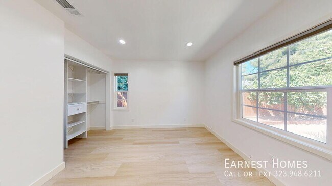Building Photo - 5844 Vesper Ave