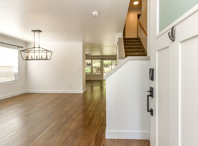 Building Photo - Beautiful upgraded 4 bedroom DuPont home with AC and sprinkler system