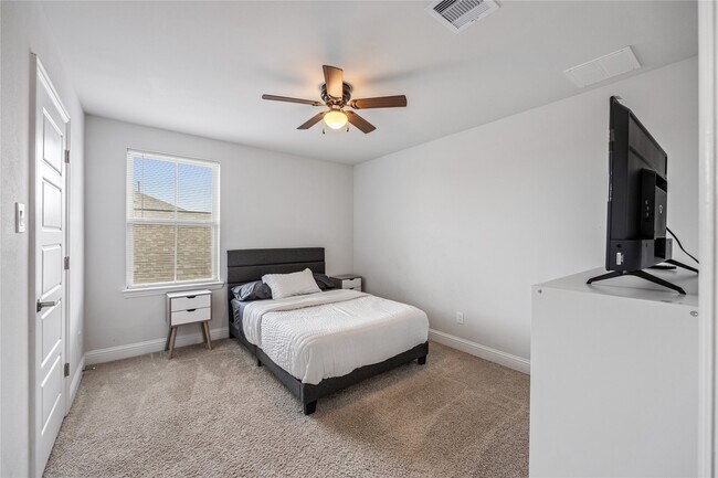 Building Photo - 32906 Ruthie Dean Dr