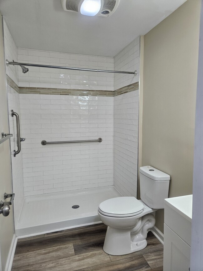 Building Photo - 1804 Larkin St