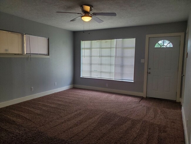Building Photo - 7725 Helbig Rd