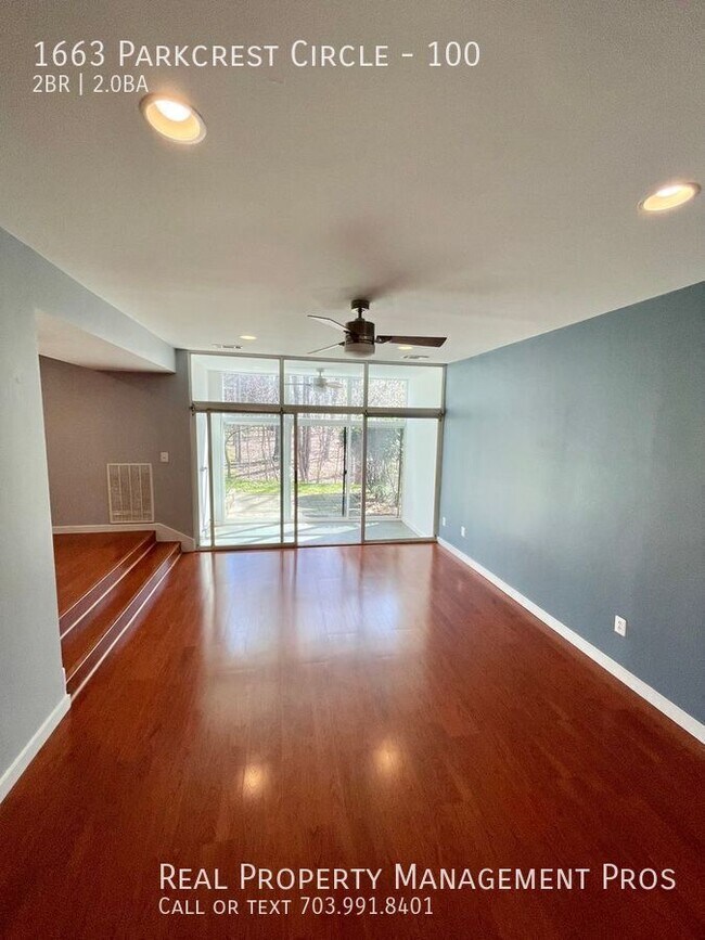 Building Photo - 1663 Parkcrest Cir