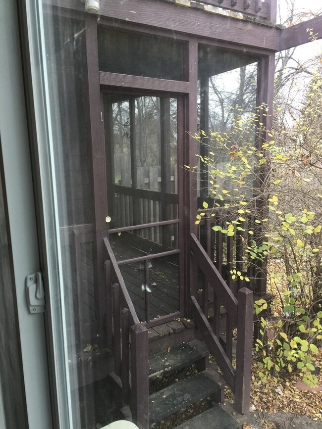 Building Photo - Springbrook Duplex