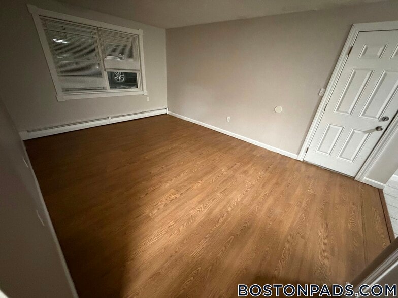 Building Photo - 18 Belmont St