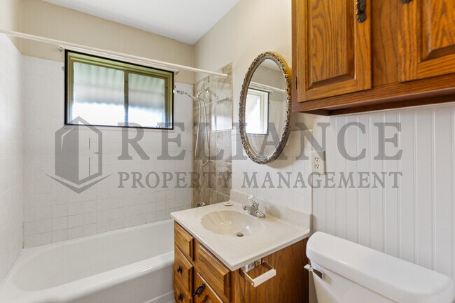 Building Photo - 2532 N Amidon Ave
