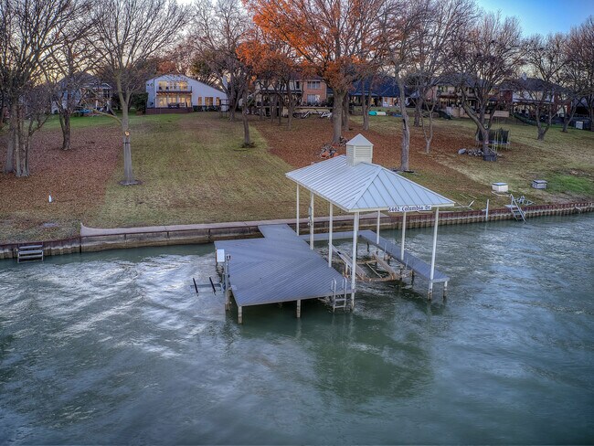 Building Photo - 8402 Columbia Dr