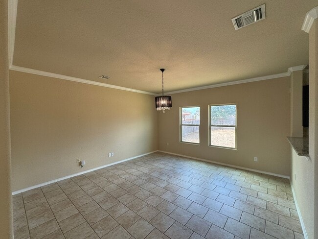 Building Photo - Move-In Special! Spacious 3BR Home with La...