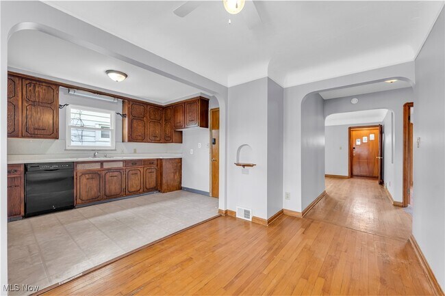 Building Photo - 3819 W 137th St