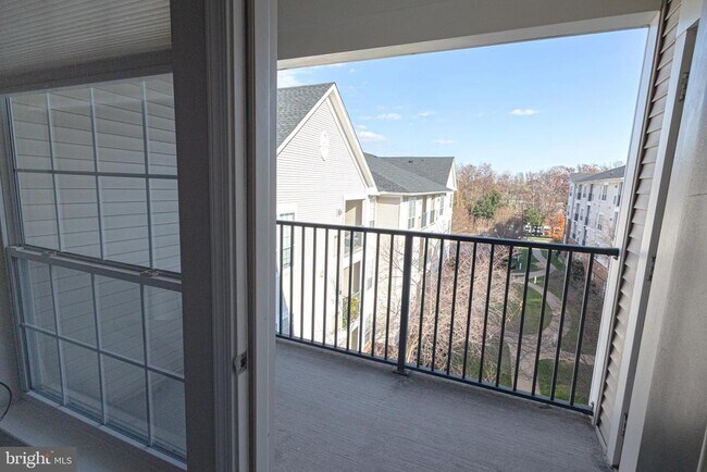 Building Photo - 4854 Eisenhower Ave