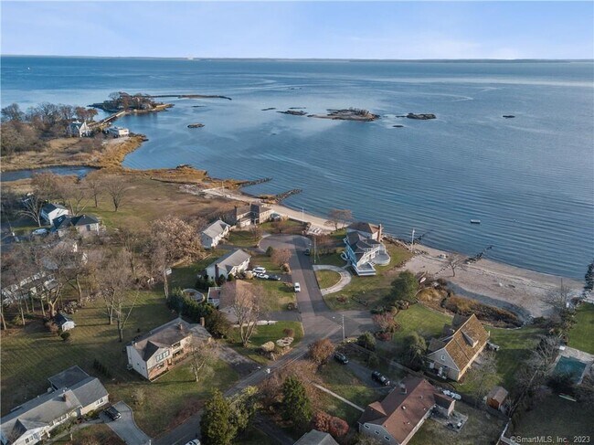 Building Photo - 98 Soundview Dr