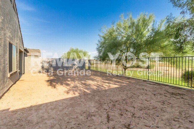 Building Photo - Bright & Modern Living with Open Layout & Backyard Space