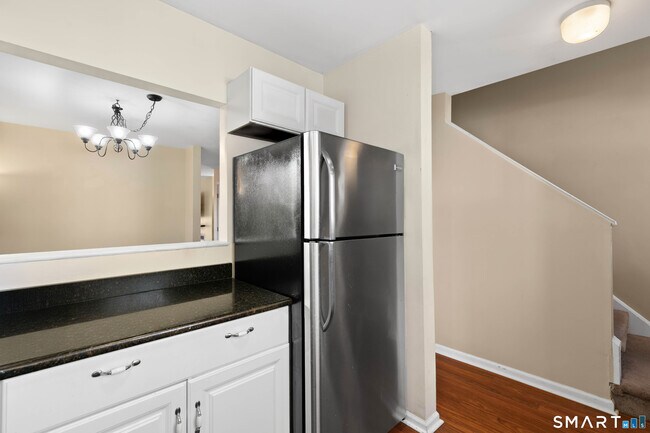 Building Photo - 267 Melba St