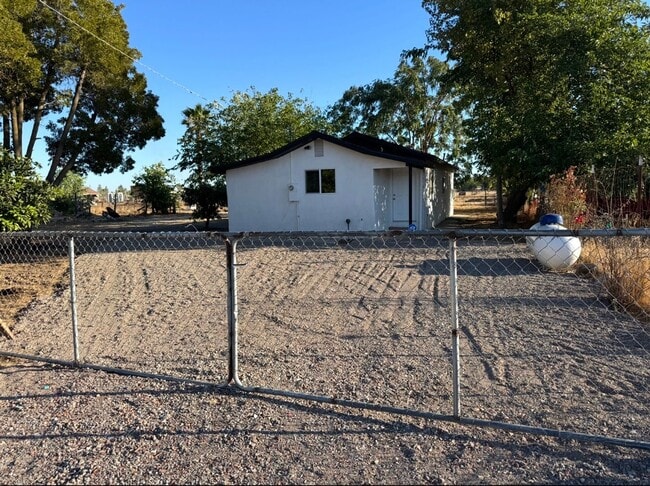 Building Photo - NOW AVAILABLE!!  2 Bedroom; 2 Bath Newly R...