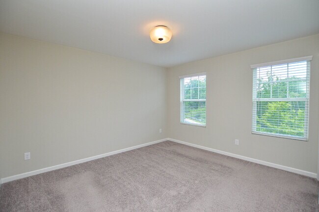 Building Photo - Spacious 4 Bedroom Home with 1st Floor Primary Suite in Austen Lakes  4 Bedrooms | 2.5 Bathrooms ...