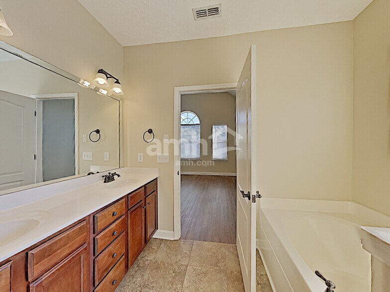 Building Photo - 808 Ottoe Ct