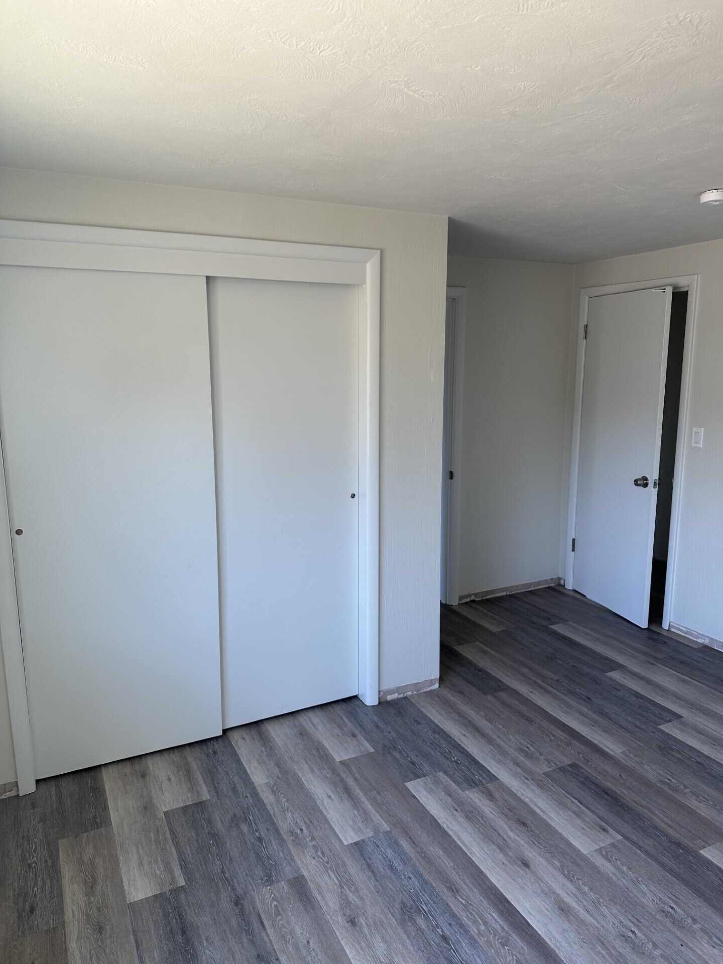 Building Photo - 1052 S Garden Dr