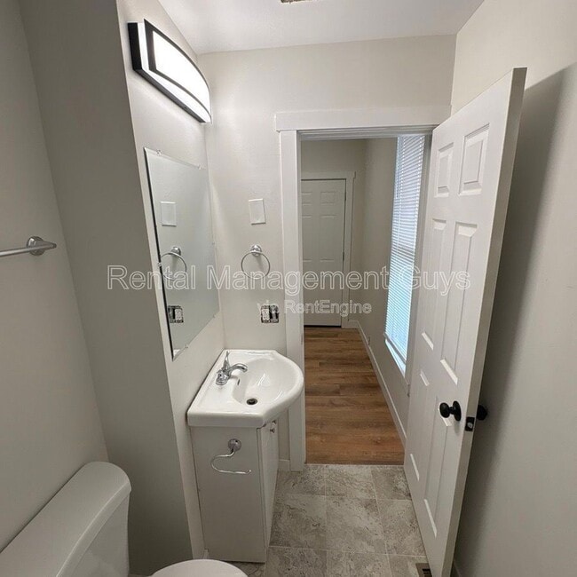 Building Photo - 2631 N Girard Ave