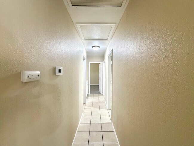 Building Photo - 7742 Oxford Ave