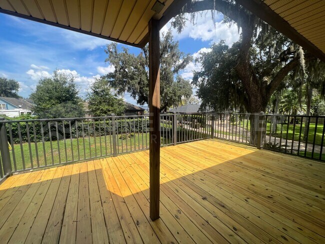 Building Photo - Amazing 4 bedroom home with St Johns River Views Available Now!
