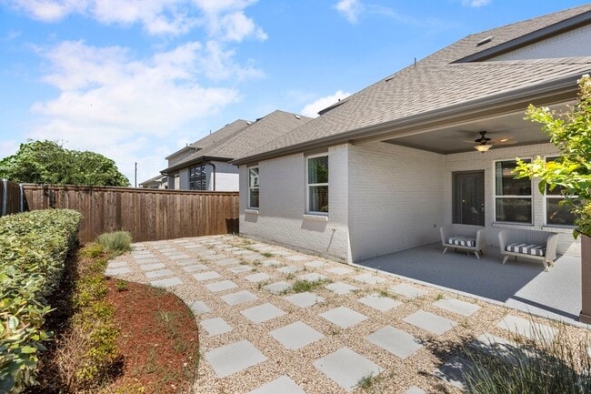Building Photo - 1456 Kit King Dr