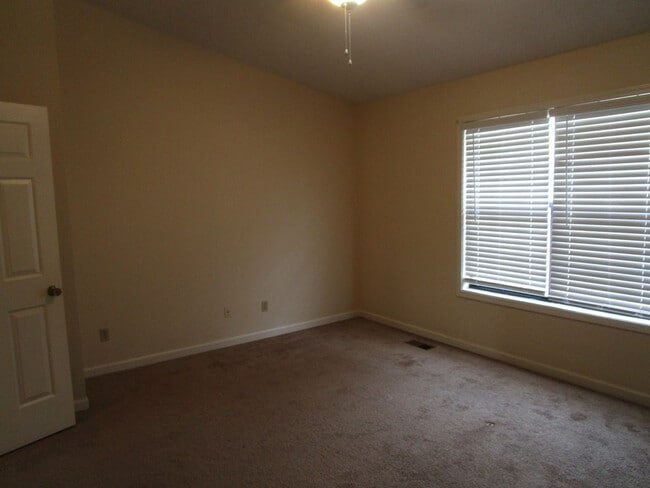 Building Photo - 660 Archdale Dr