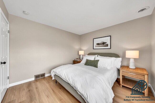Building Photo - Furnished 2-Bedroom Apartment in Tonawanda