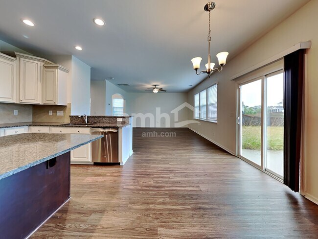 Building Photo - 614 Redbud Ln