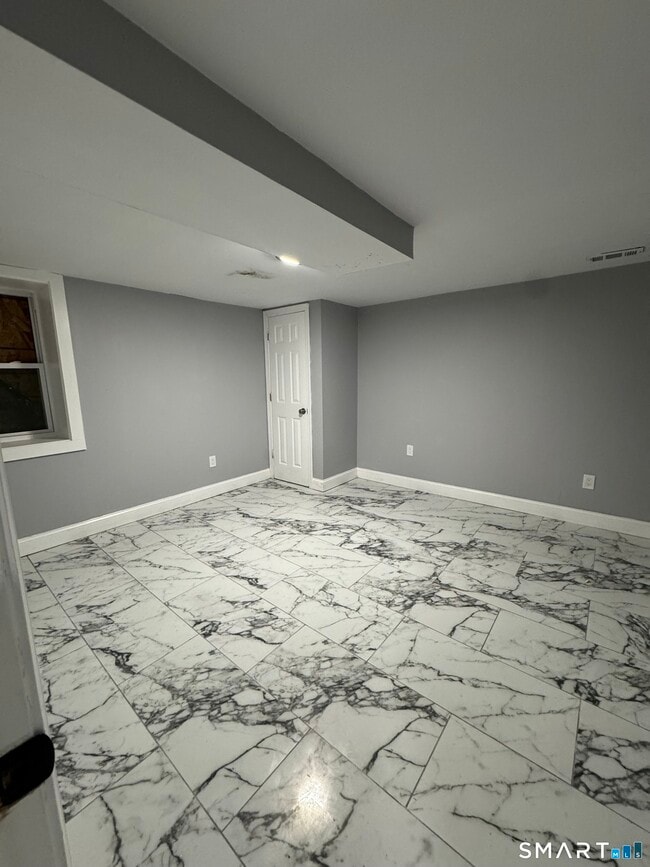 Building Photo - 231 Davenport Ave