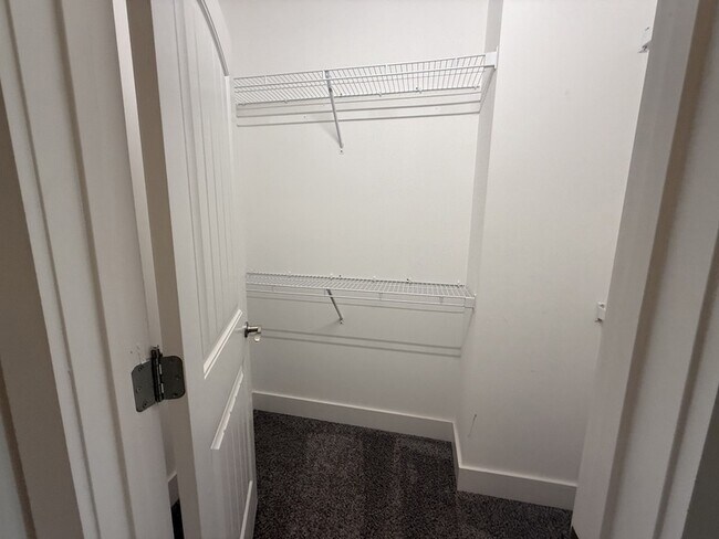 Building Photo - 1124 Watercress Ct