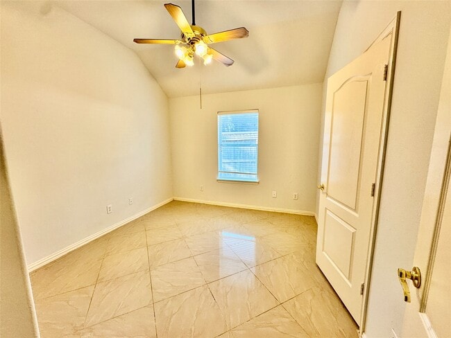 Building Photo - 2604 Hidden Creek Dr