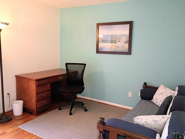 Building Photo - 727 Gilda Dr