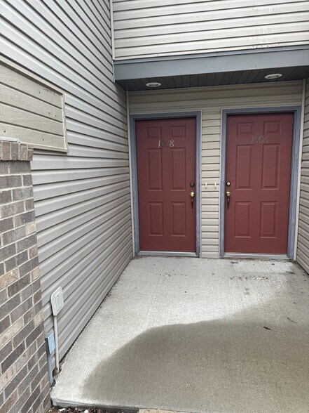 Building Photo - 210 10th St W