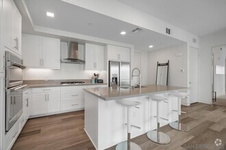 Building Photo - 2450 Community Ln