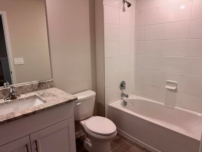 Building Photo - 496 Salisbury Cir