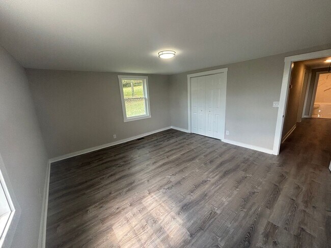 Building Photo - Newly remodeled house with a great city view!