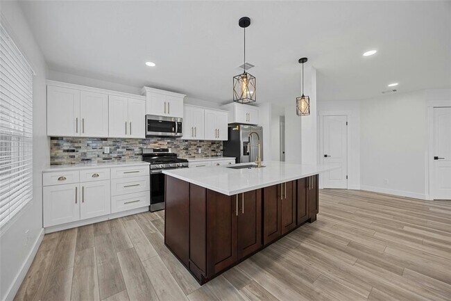 Building Photo - 602 Firethorn Ln