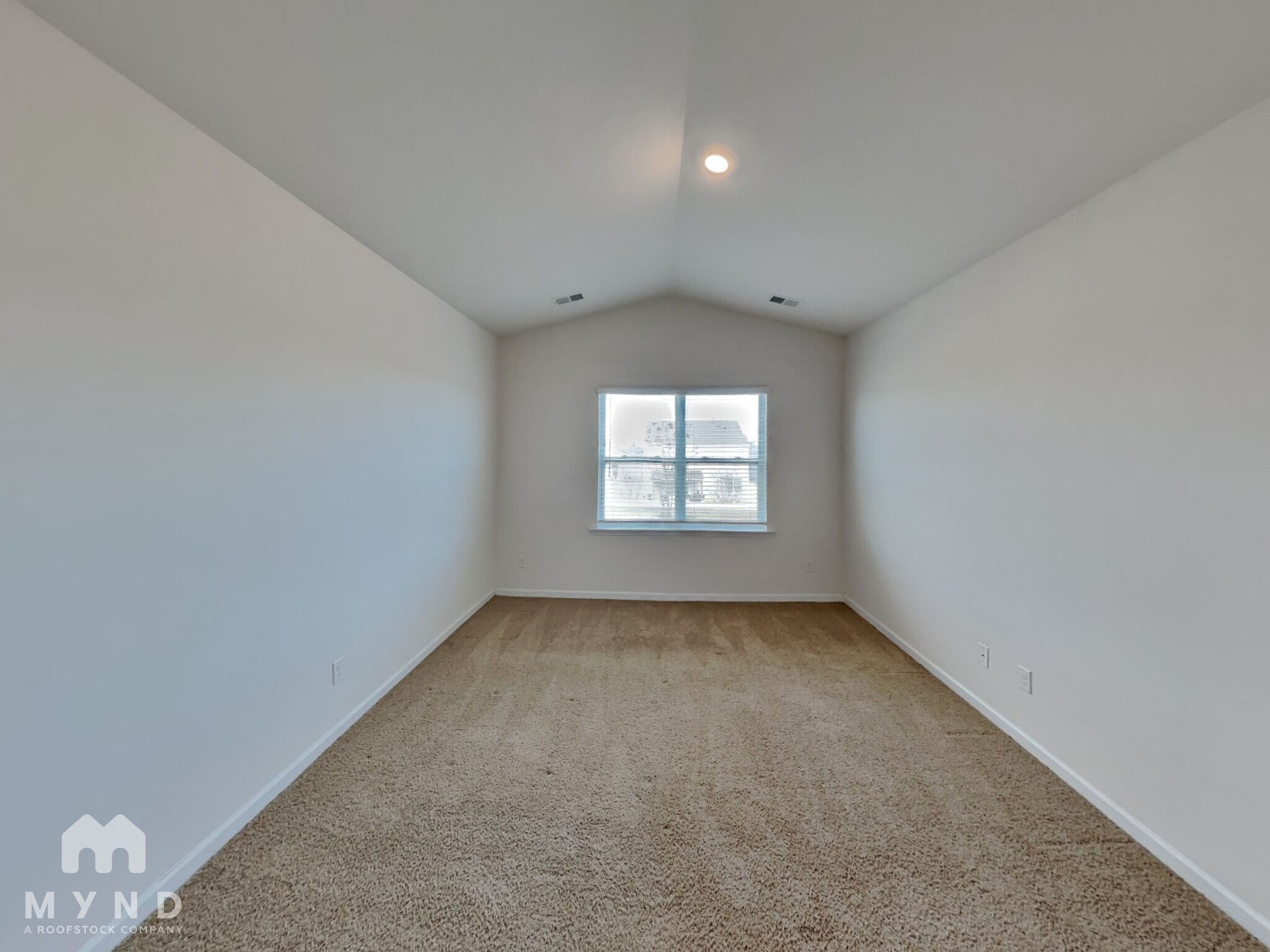 Building Photo - 10 Garden Hill Rd