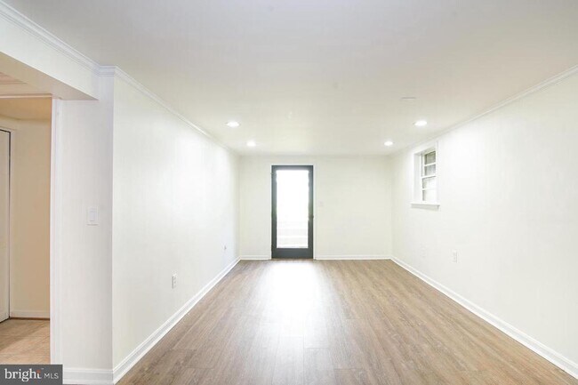 Building Photo - 5602 Hawthorne St