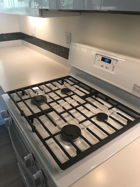 Building Photo - Newly Renovated Home! Charming Neighborhoo...