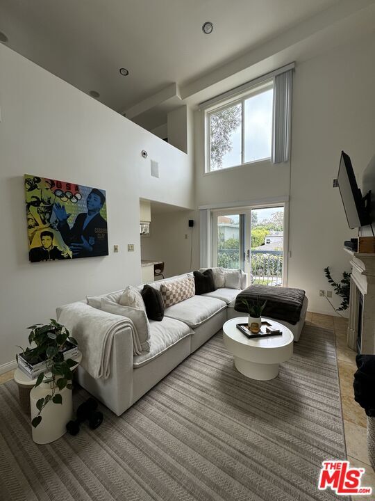 Building Photo - 10389 Almayo Ave