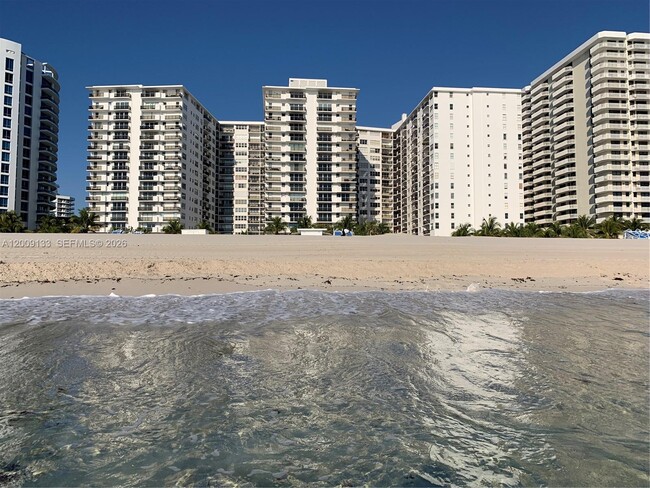 Building Photo - 6039 Collins Ave