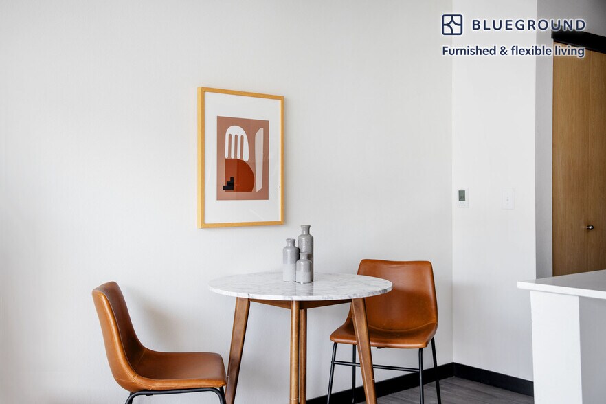 Building Photo - 15566 NE 22 Pl