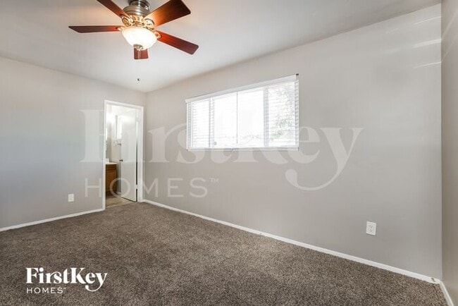 Building Photo - 205 E Orchid Ln