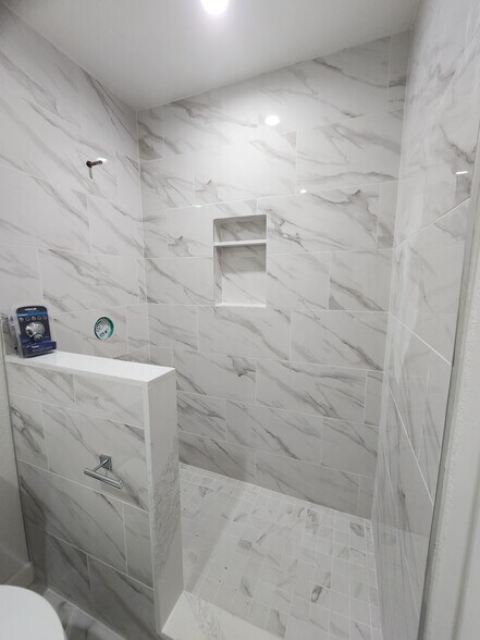 Building Photo - 625 N Angeleno Ave