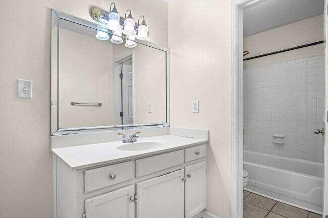 Building Photo - 3115 Pine Heights Dr NE