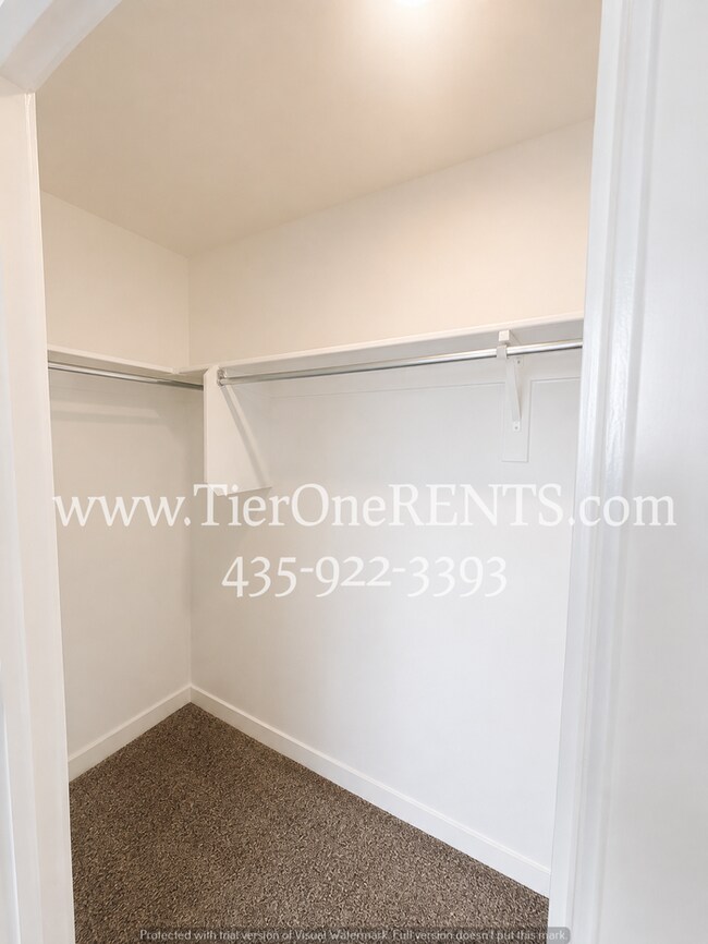 Building Photo - This property offers a NO DEPOSIT option available for qualified renters!