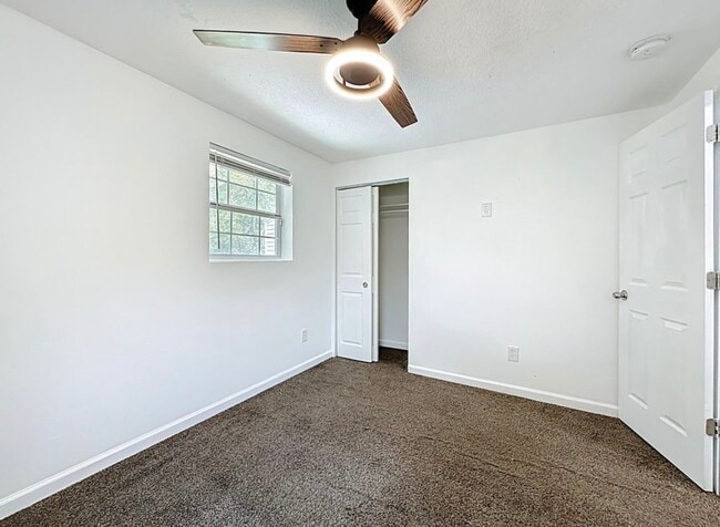 Building Photo - 2842 Lucoma Dr